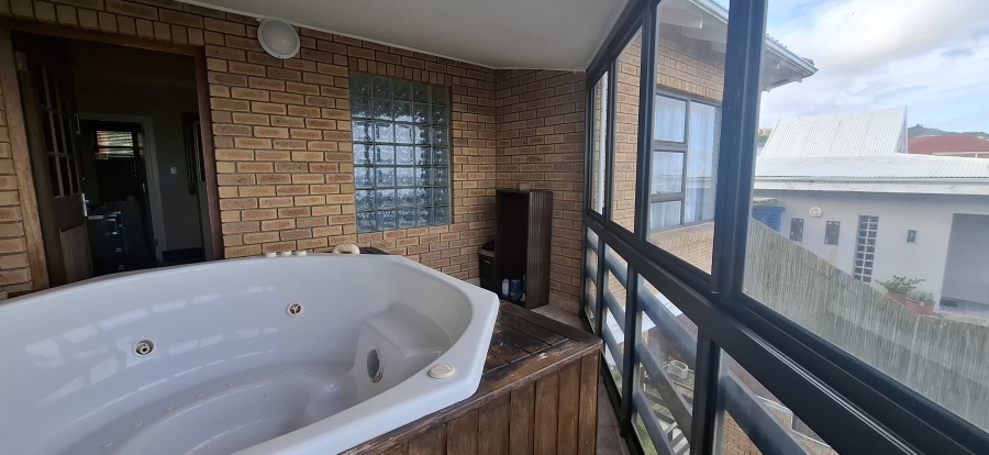 4 Bedroom Property for Sale in Blue Horizon Bay Eastern Cape